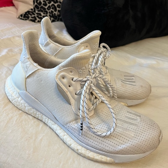 Adidas HU Women size 8 - Picture 1 of 6